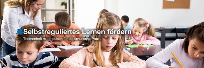 Text: Selbstreguliertes Lernen fördern: Themenheft mit Impulsen für die schulische Praxis, Bild: inder beim selbstregulierten Lernen im Klassenzimmer mit Lehrerin im Hintergrund.